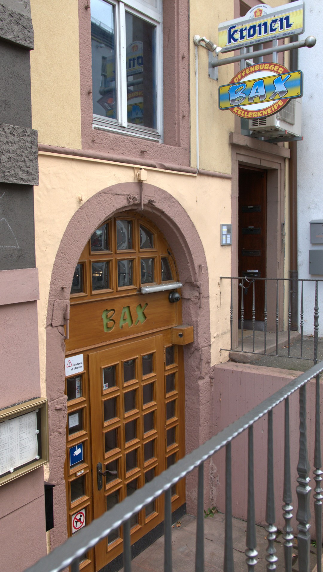02 Ab in den Keller.jpg